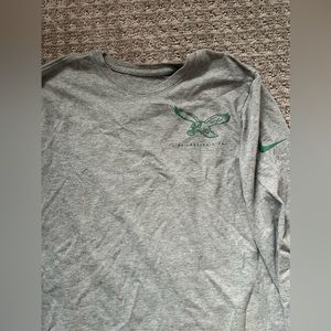 Mens Nike Philadelphia Eagles long sleeve shirt.